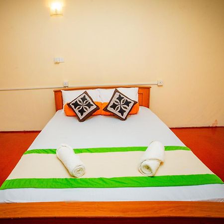 Sunbloom Inn كاندي المظهر الخارجي الصورة