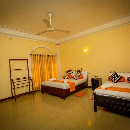 Sunbloom Inn كاندي المظهر الخارجي الصورة