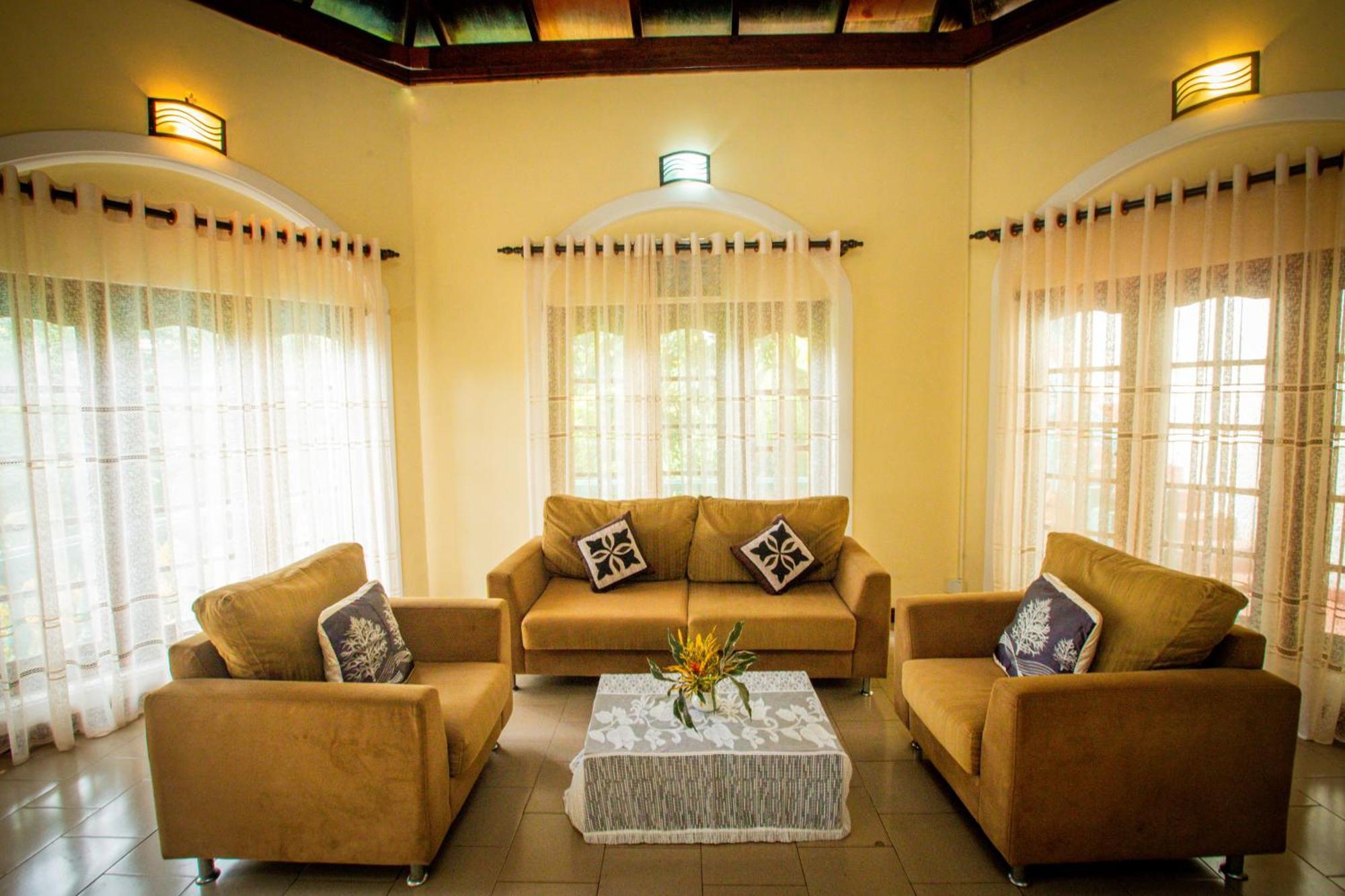 Sunbloom Inn كاندي المظهر الخارجي الصورة
