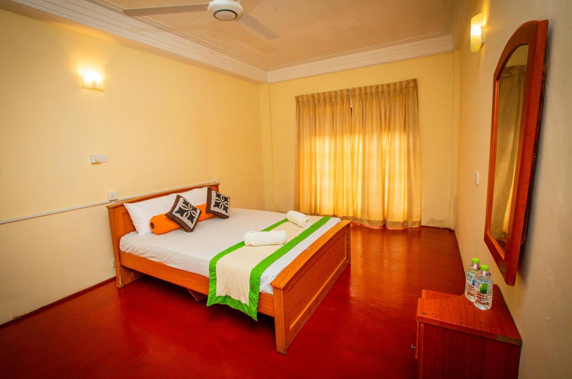 Sunbloom Inn كاندي المظهر الخارجي الصورة