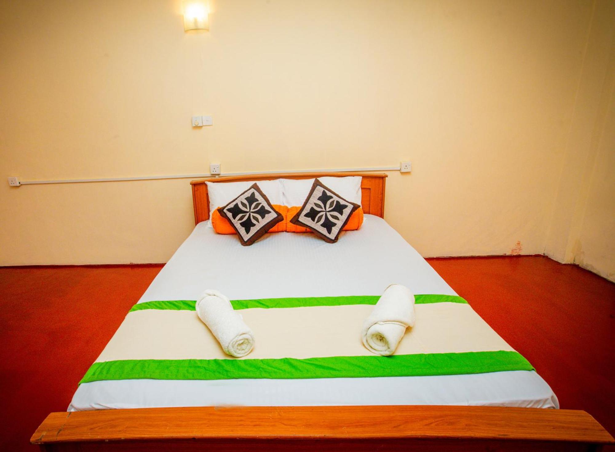 Sunbloom Inn كاندي المظهر الخارجي الصورة