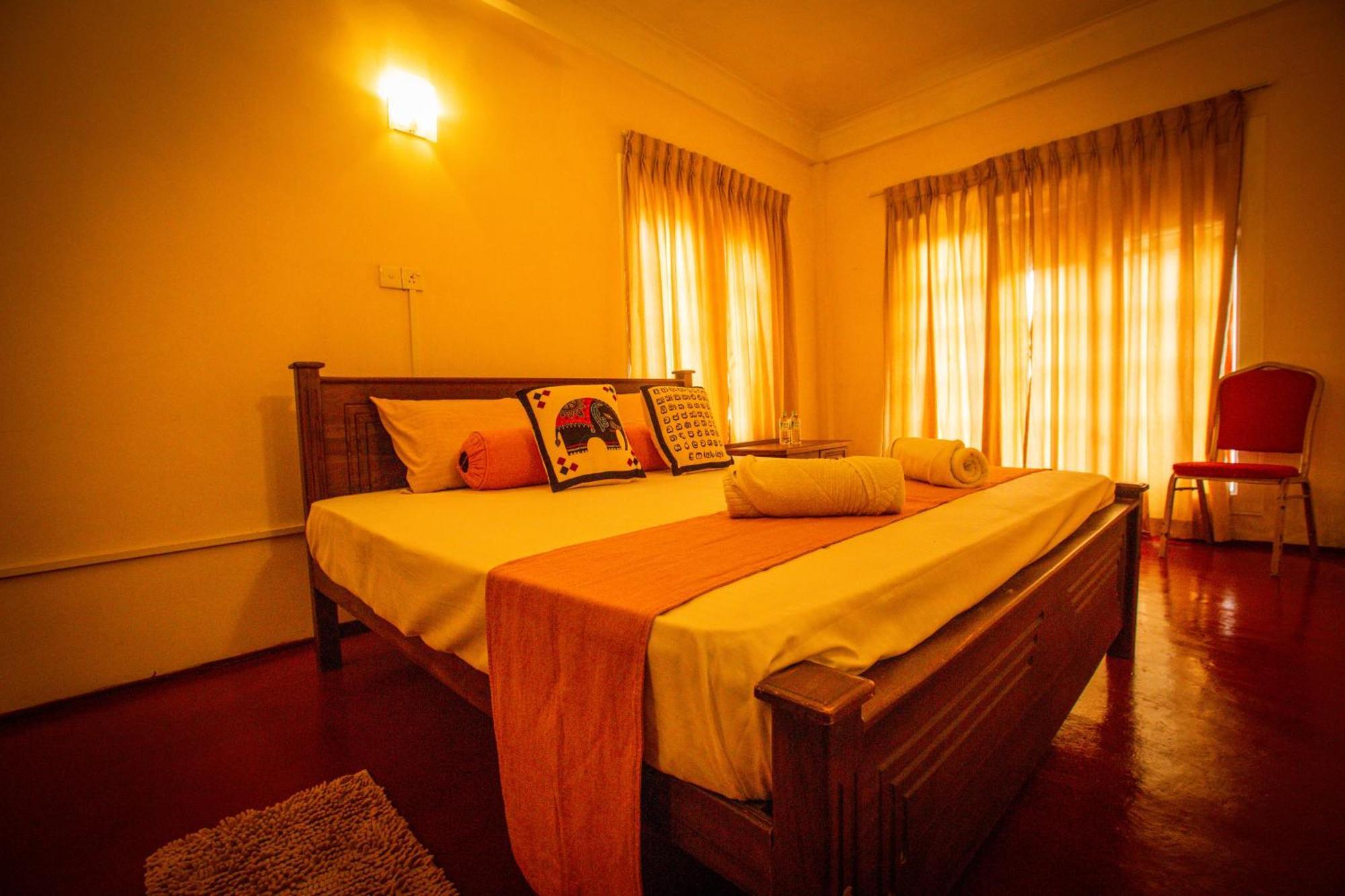 Sunbloom Inn كاندي المظهر الخارجي الصورة