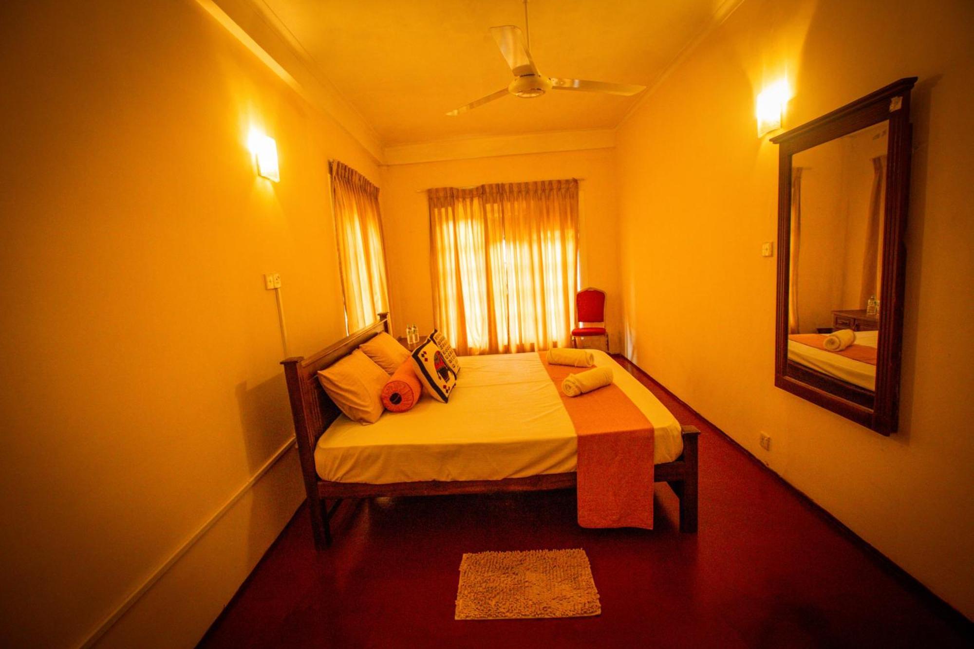 Sunbloom Inn كاندي المظهر الخارجي الصورة