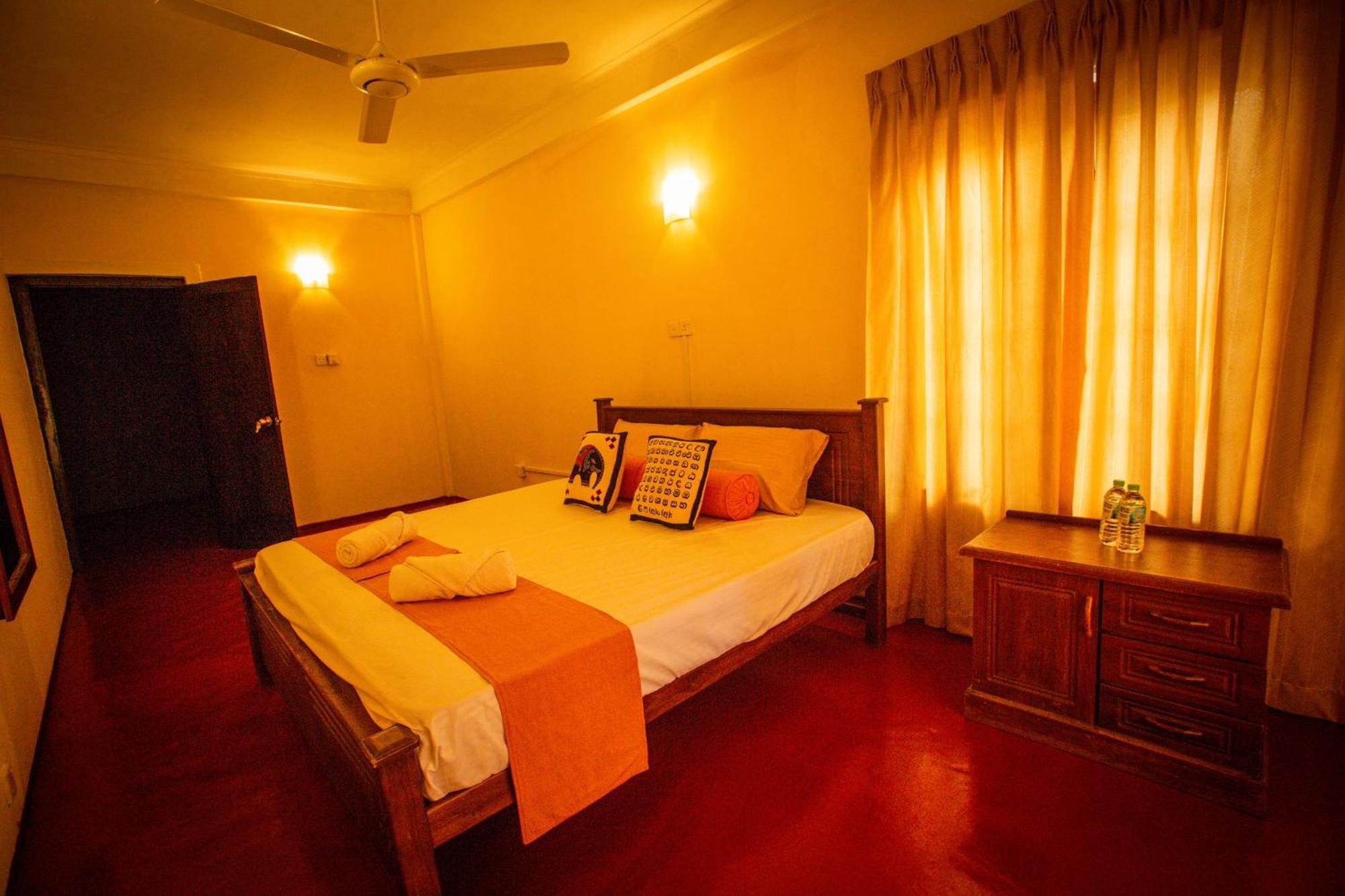 Sunbloom Inn كاندي المظهر الخارجي الصورة