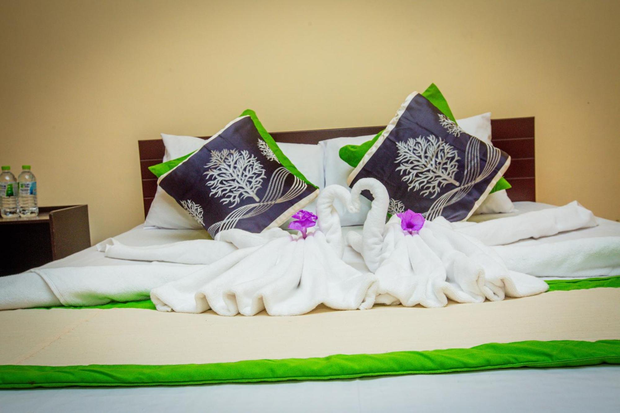 Sunbloom Inn كاندي المظهر الخارجي الصورة