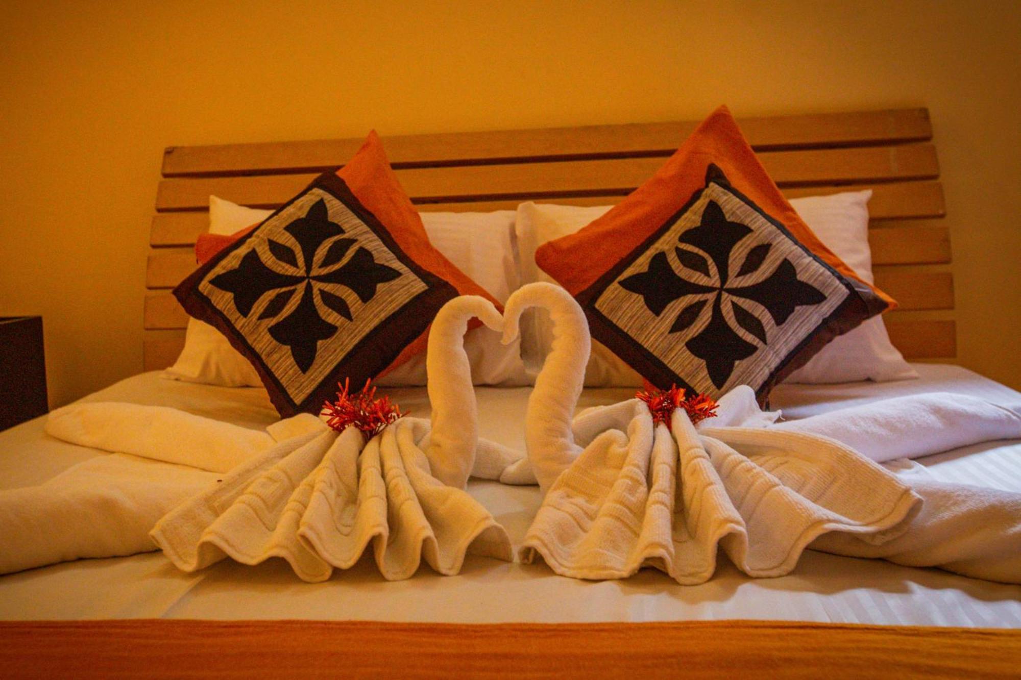 Sunbloom Inn كاندي المظهر الخارجي الصورة