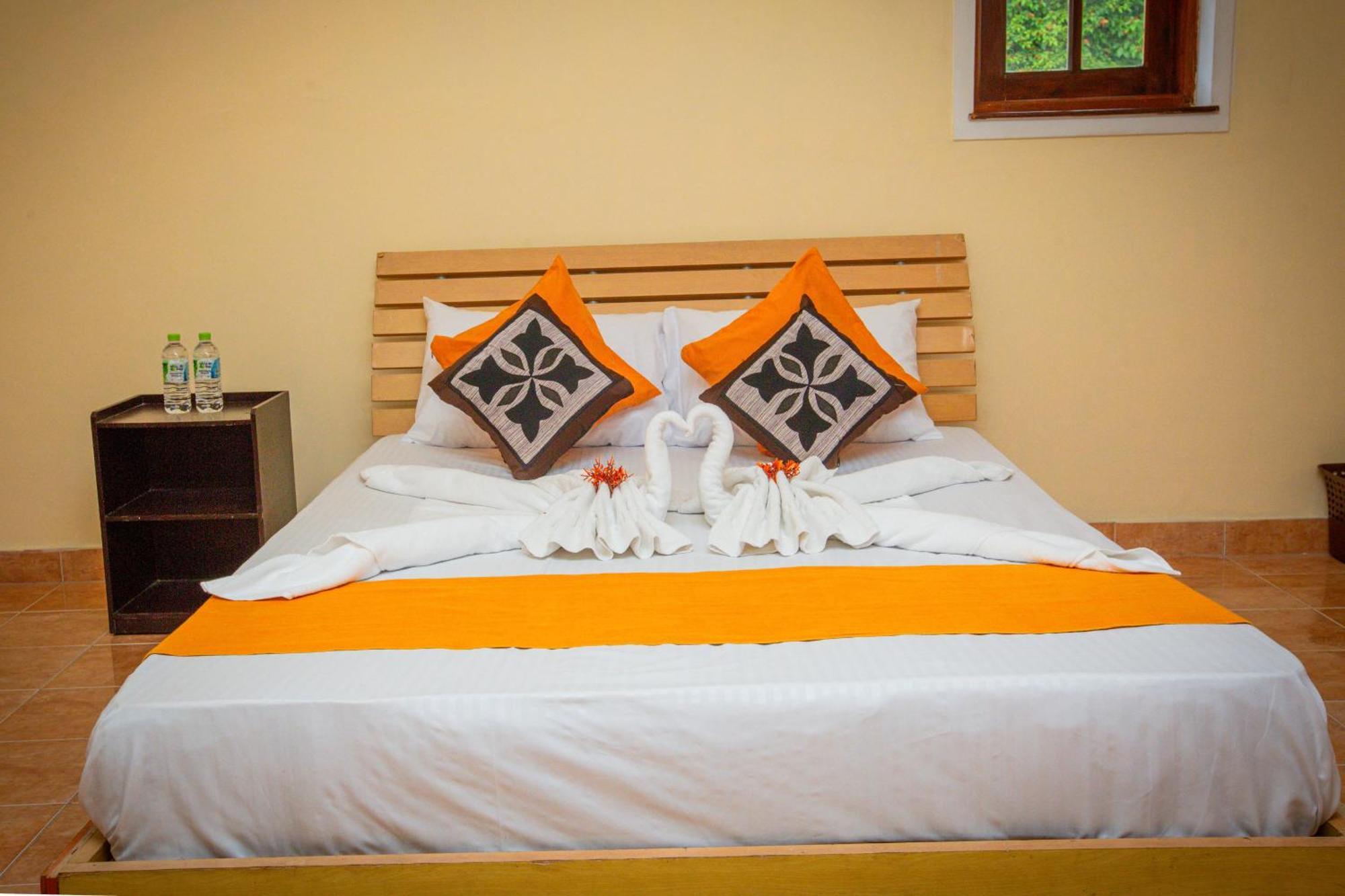 Sunbloom Inn كاندي المظهر الخارجي الصورة