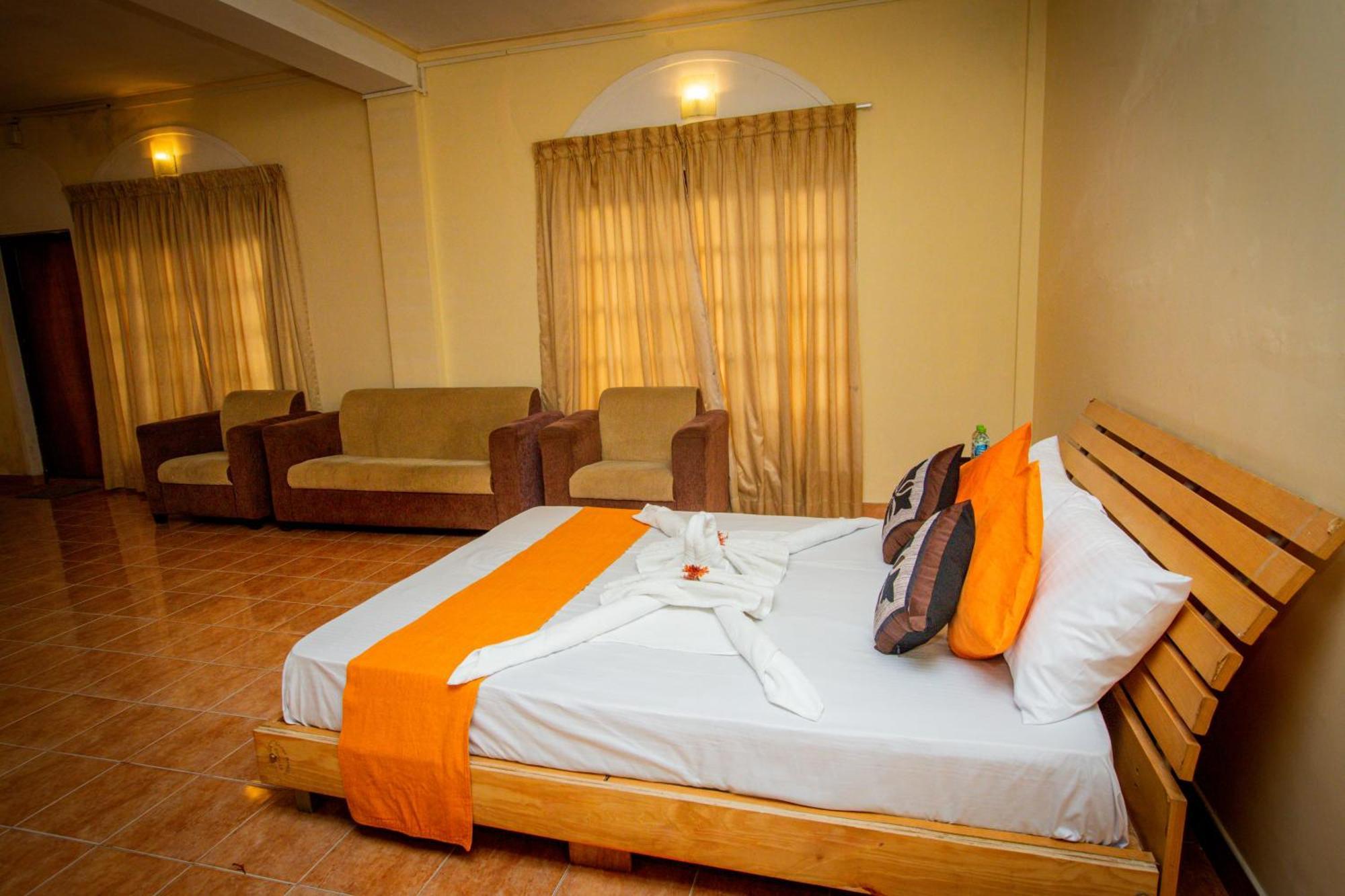 Sunbloom Inn كاندي المظهر الخارجي الصورة