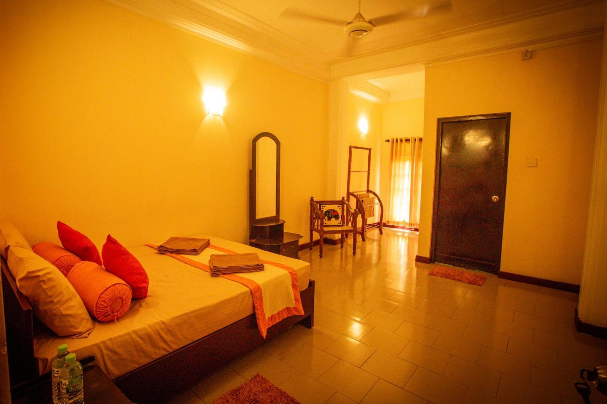 Sunbloom Inn كاندي المظهر الخارجي الصورة