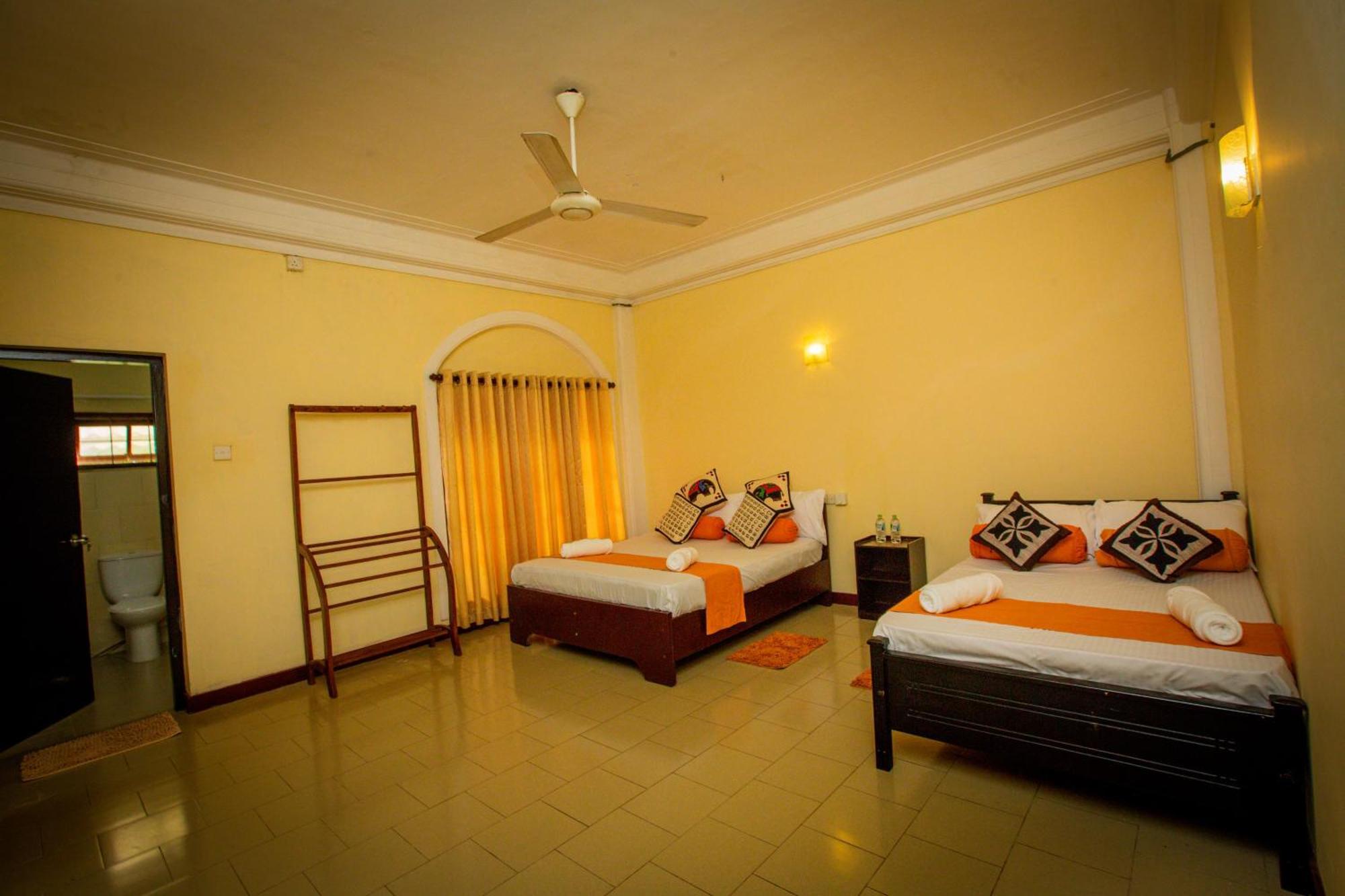 Sunbloom Inn كاندي المظهر الخارجي الصورة