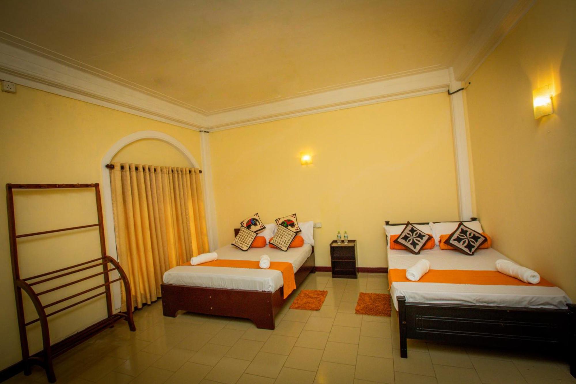 Sunbloom Inn كاندي المظهر الخارجي الصورة